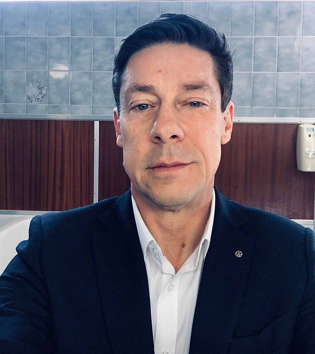 El amigo del hombre que fue ‘chantajeado’ por la pandilla Grindr antes de quitarse la vida pide al sitio de citas mejorar la seguridad, ya que la aplicación está vinculada a una serie de robos y otras muertes