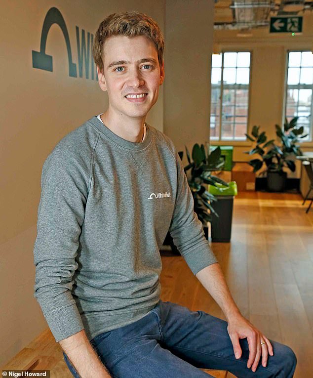 Multiverse, la empresa de formación de Euan Blair valorada en 1.400 millones de libras, se enfrenta a preguntas después de que se reveló que sólo la mitad de sus usuarios están completando sus cursos.