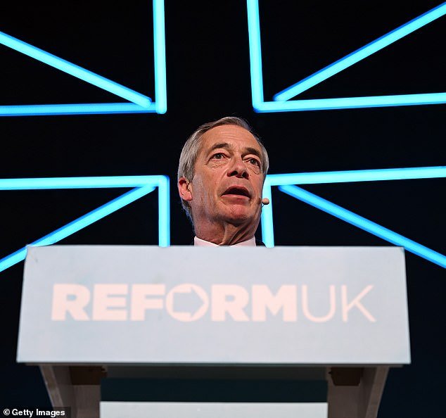 El jefe docente ‘marxista’ llama a Nigel Farage un ‘Toytown Trump’ y promete acabar con sus esperanzas de convertirse en primer ministro