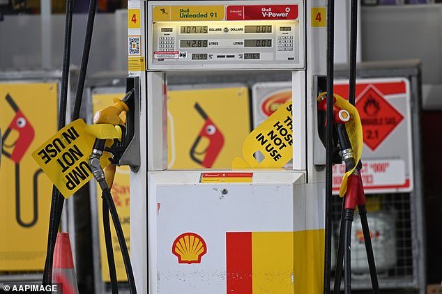 La AFL se está preparando para la temporada de fútbol que se verá afectada por la crisis de combustible de Australia, mientras la liga deja caer una palabra que traerá terribles recuerdos a los fanáticos.