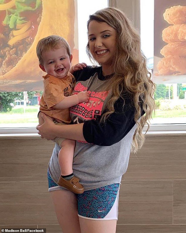 El heredero de un magnate petrolero deberá pagar mil millones de dólares después de que un violento ataque dejara a su hijastro en una silla de ruedas de por vida.