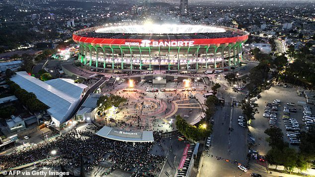 Un aficionado murió en el estadio del Mundial en el primer partido desde su reapertura después de caer mientras “trataba de saltar entre las gradas” antes del choque de México contra Portugal.