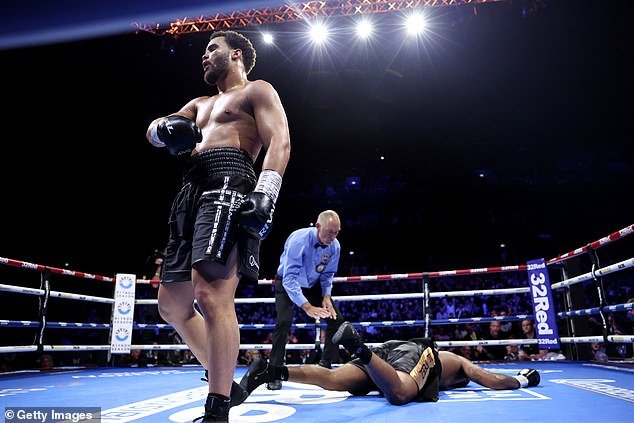 Moses Itauma tenía 20.000 fanáticos delirando en Manchester y está destinado a llegar a la tierra prometida… incluso Oleksandr Usyk necesitará su genio en pleno funcionamiento para detenerlo.