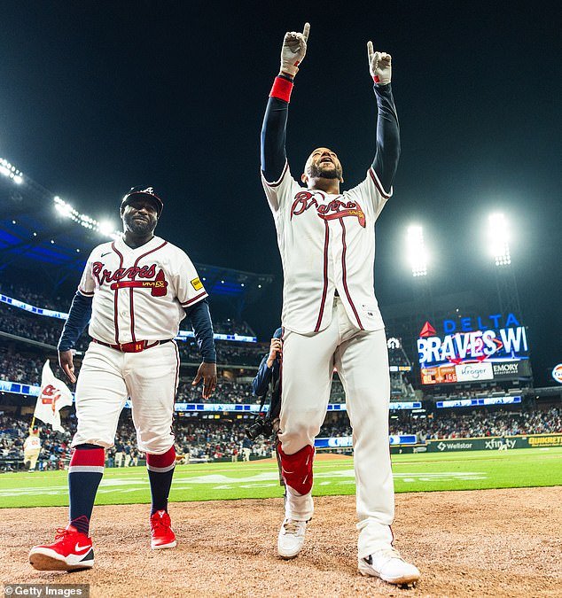 Momento conmovedor: la estrella del béisbol desconsolada conecta un jonrón pocos días después de la muerte de su madre