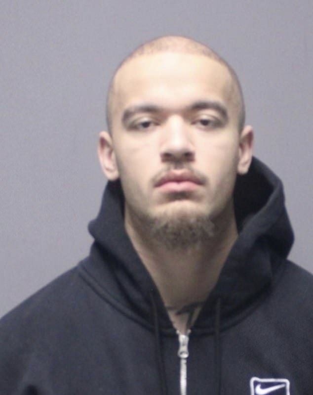 Estrella del baloncesto universitario arrestada a punta de pistola por violencia doméstica después de “amenazar con matar a su exnovia y luego a sí mismo”