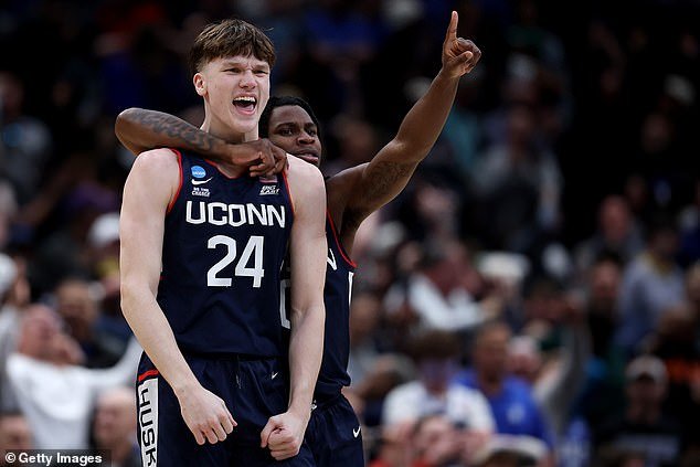 UConn se asegura un lugar en la Final Four de March Madness después del “final más loco de todos los tiempos”, venciendo a Duke en una sorprendente remontada