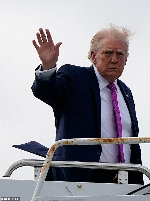 Trump afirma que Estados Unidos “ya” se ha apoderado del Estrecho de Ormuz, mientras que Irán lo acusa de “planear en secreto una invasión terrestre”.