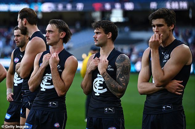 El video del acto enojado de los fanáticos de Carlton lo dice todo mientras se enfurecen por una de las peores derrotas que la AFL ha visto en años.
