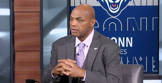 El ícono de la NBA, Charles Barkley, sorprende a los espectadores de March Madness después de lanzar una salvaje diatriba sobre inmigración en vivo en CBS: ‘Travesty and a desgrace’