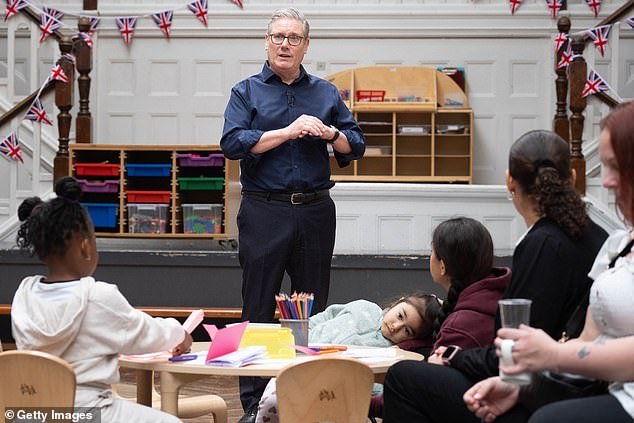 ¡Menos conversación, más acción! El Primer Ministro celebra una “mesa redonda” con compañías energéticas y navieras… mientras Australia sigue a Irlanda, Polonia y España en la reducción de los impuestos al combustible para causar menos dolor a los conductores.