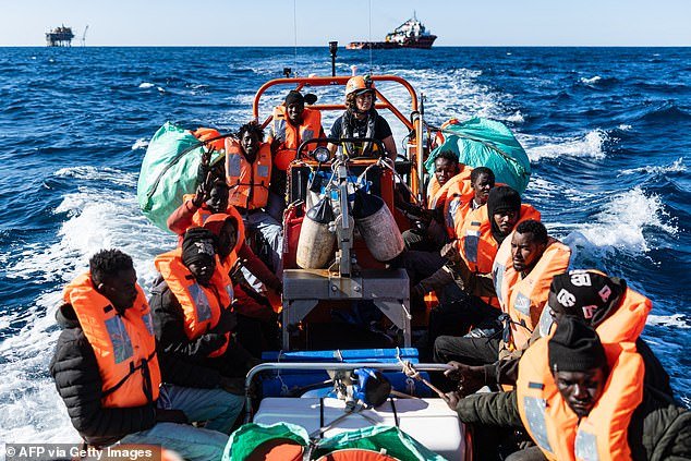 La UE planea abrir centros de deportación en África dentro de unos meses para reprimir a los inmigrantes, dos años después de que Gran Bretaña desechara el programa de Ruanda.