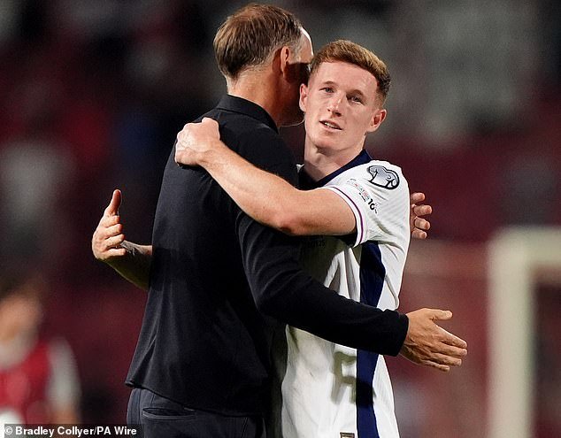 Revelado: Cómo Inglaterra convenció a Elliot Anderson para que los eligiera en lugar de Escocia, mientras el objetivo del Man United revela DOS momentos clave en su ascenso