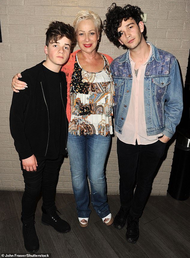 La estrella de Loose Women, Denise Welch, critica al concejal de Londres por no recoger la basura de su hijo y afirma que un trabajador le insultó