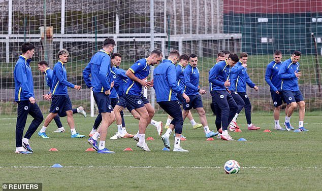 Italia en la “disputa de espías antes del repechaje del Mundial en Bosnia” – Los medios bosnios acusan al cuatro veces campeón del mundo de realizar un entrenamiento para sus rivales en la película SOLDADO