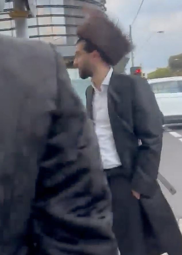 La niña de 13 años está acusada de más de CINCUENTA delitos en Melbourne relacionados con autos supuestamente robados e insultos antisemitas.