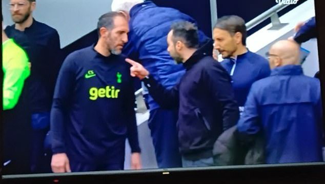 Los conocedores creían que Roberto De Zerbi había arruinado cualquier posibilidad de convertirse en entrenador del Tottenham debido a la furia en la línea de banda.