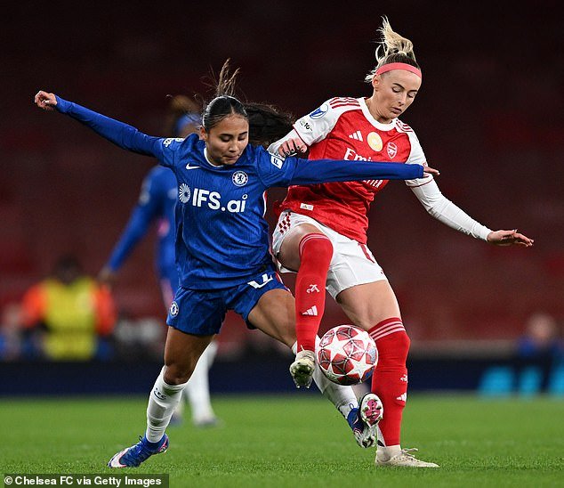 ‘Pensé que no jugaría… ¡ni anotaría!’: ALYSSA THOMPSON sobre su salto de £1 millón de Los Ángeles al Chelsea Women, congelando la vida en Londres, dejando atrás a su hermana… y un derbi crucial del Arsenal