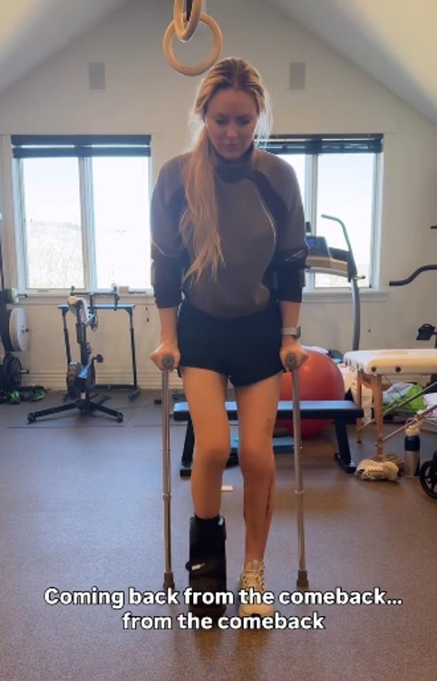 Lindsey Vonn muestra un progreso increíble mientras camina por primera vez desde su horrible fractura en la pierna en los Juegos Olímpicos.