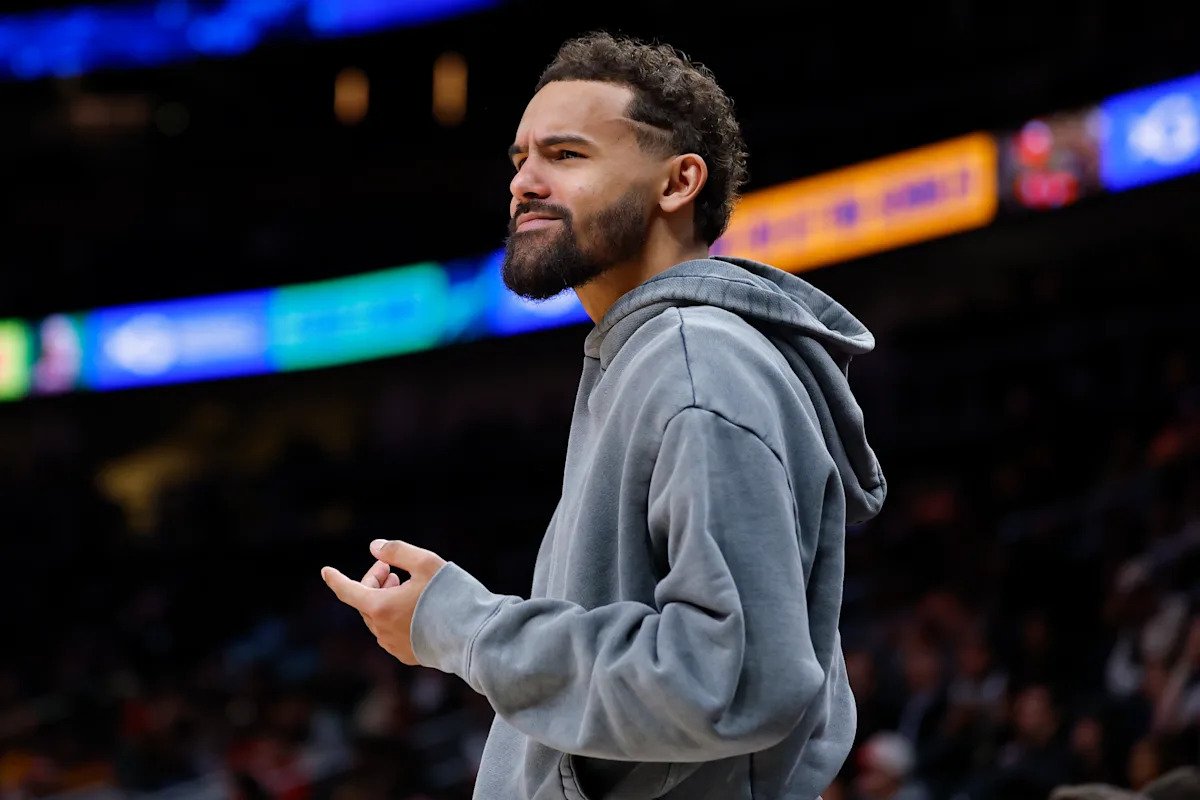 Trae Young fue expulsado después de entrar a la cancha durante la derrota de los Wizards ante los Rockets pocos días antes de su debut.