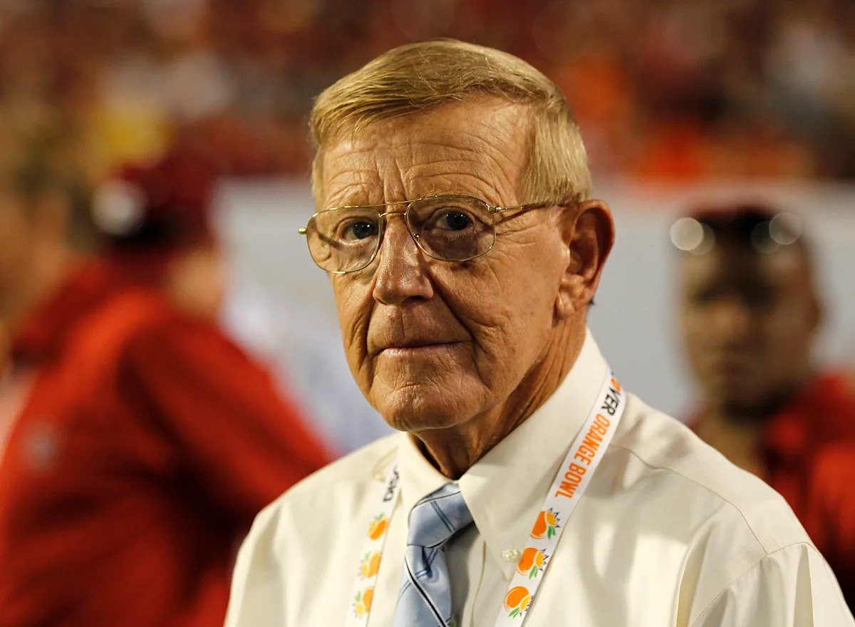 Lou Holtz, ex entrenador de Notre Dame y ex analista de ESPN, falleció a los 89 años
