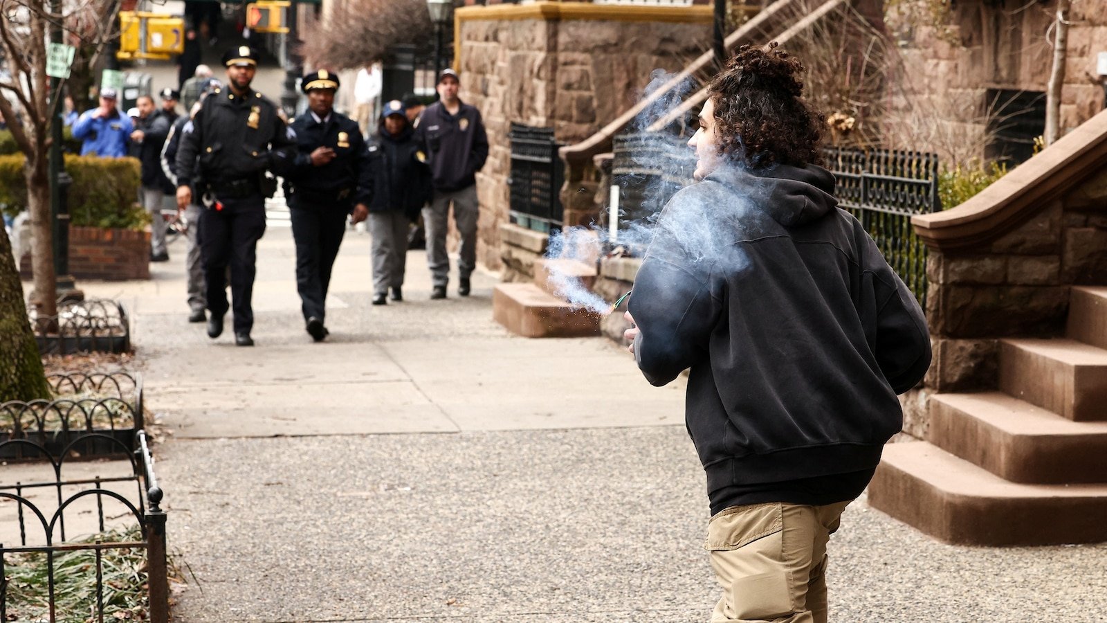 Explosivos lanzados frente a la residencia del alcalde de Nueva York son investigados como “acto de terrorismo inspirado por ISIS”: funcionarios