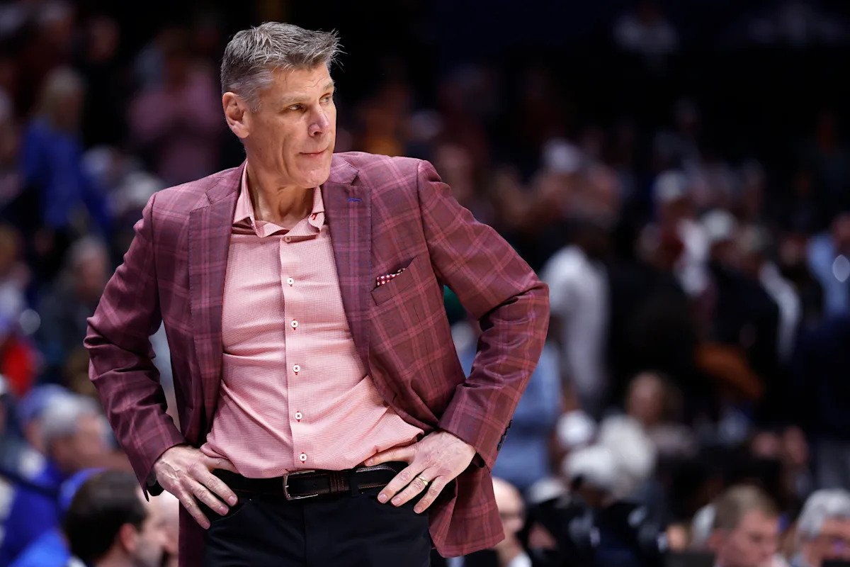 Porter Moser de Oklahoma regresará como entrenador en jefe de baloncesto la próxima temporada