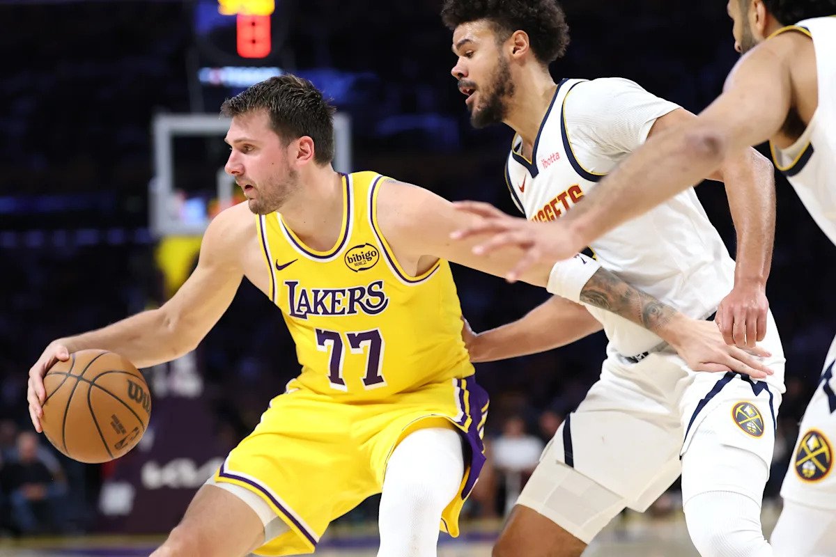 Luka Dončić realiza un tiro en salto salvaje para empujar a los Lakers sobre los Nuggets en tiempo extra