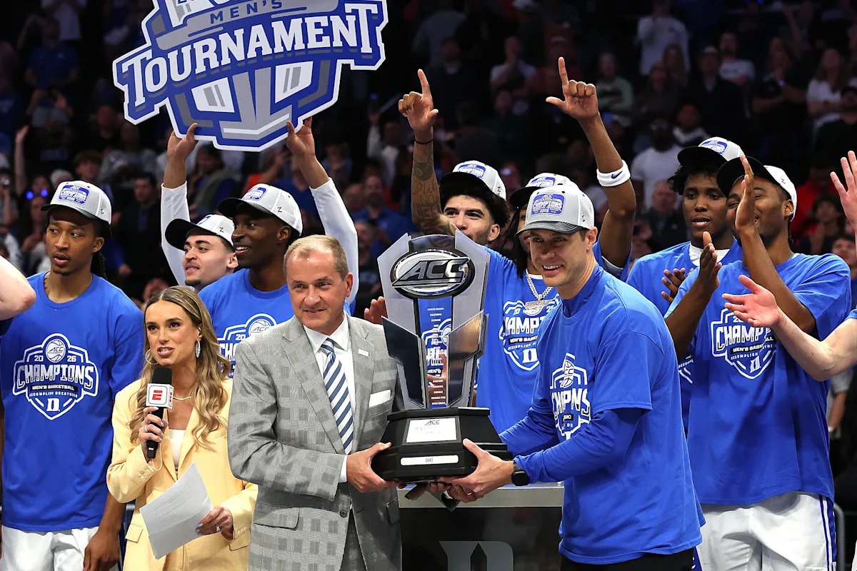 Categoría March Madness: Duke, el favorito número uno general, se está convirtiendo rápidamente en el favorito sobre Michigan