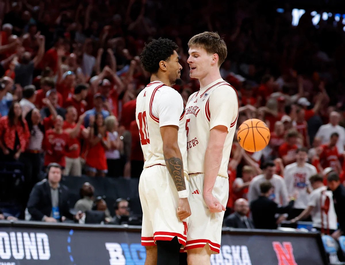 Nebraska sobrevive a una patada casi milagrosa, supera a Vanderbilt en un thriller y mantiene viva la temporada de ensueño