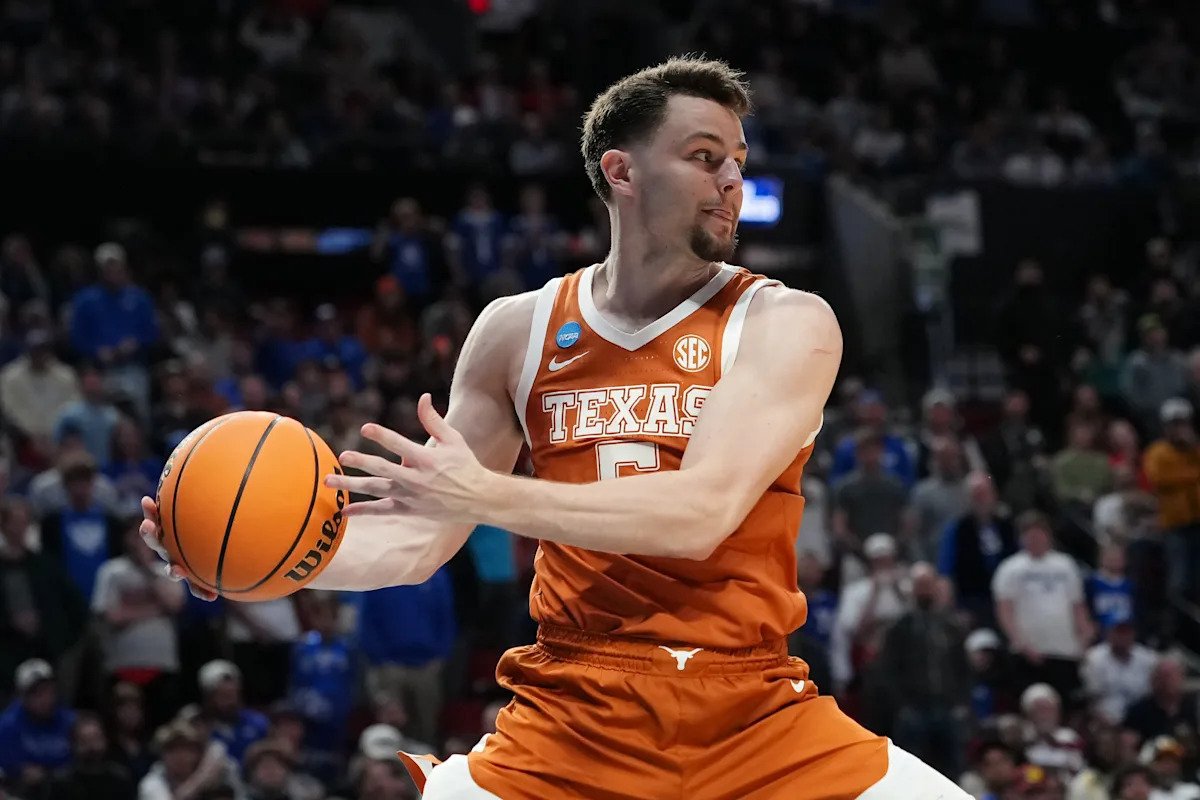 El No. 11 Texas se convierte en el sexto equipo de los Primeros Cuatro en llegar al Sweet 16 del Torneo de la NCAA con una sorpresiva victoria sobre el No. 3 Gonzaga.