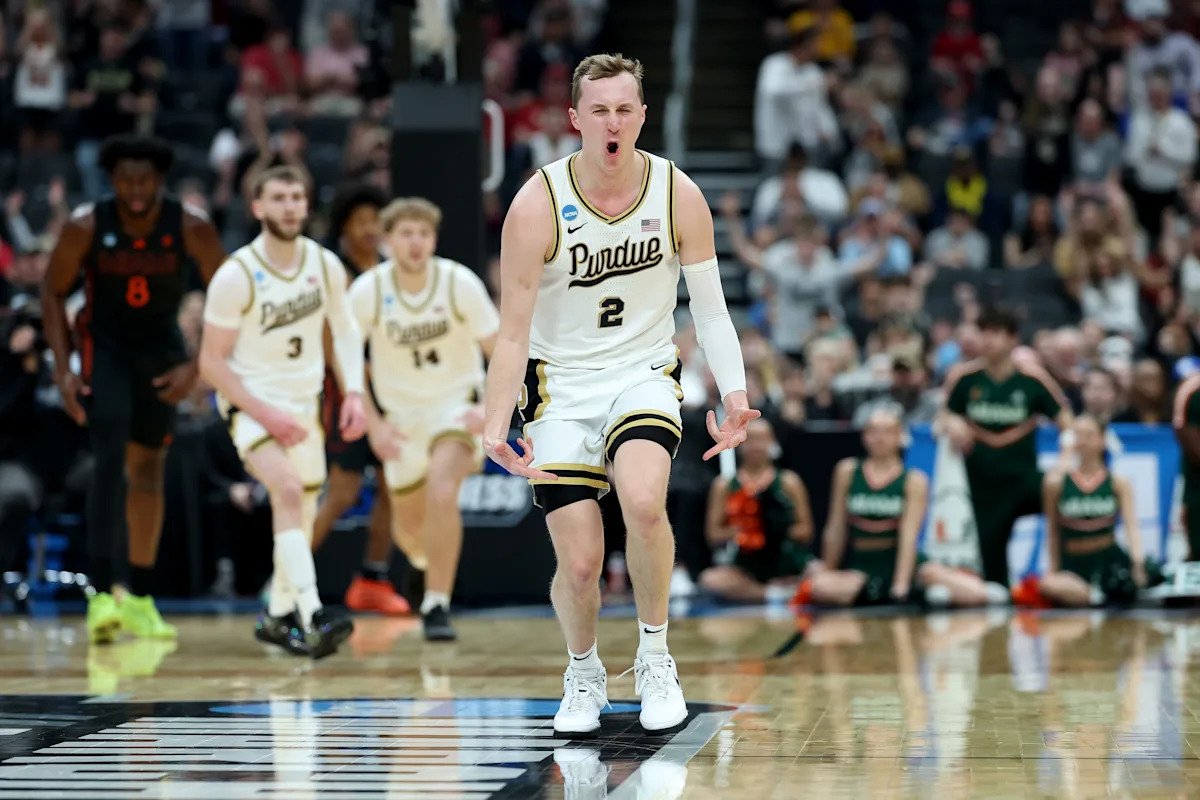 El No. 2 Purdue avanza a su tercer puesto consecutivo en el Sweet 16 con una victoria sobre el No. 7 Miami en el Torneo de la NCAA