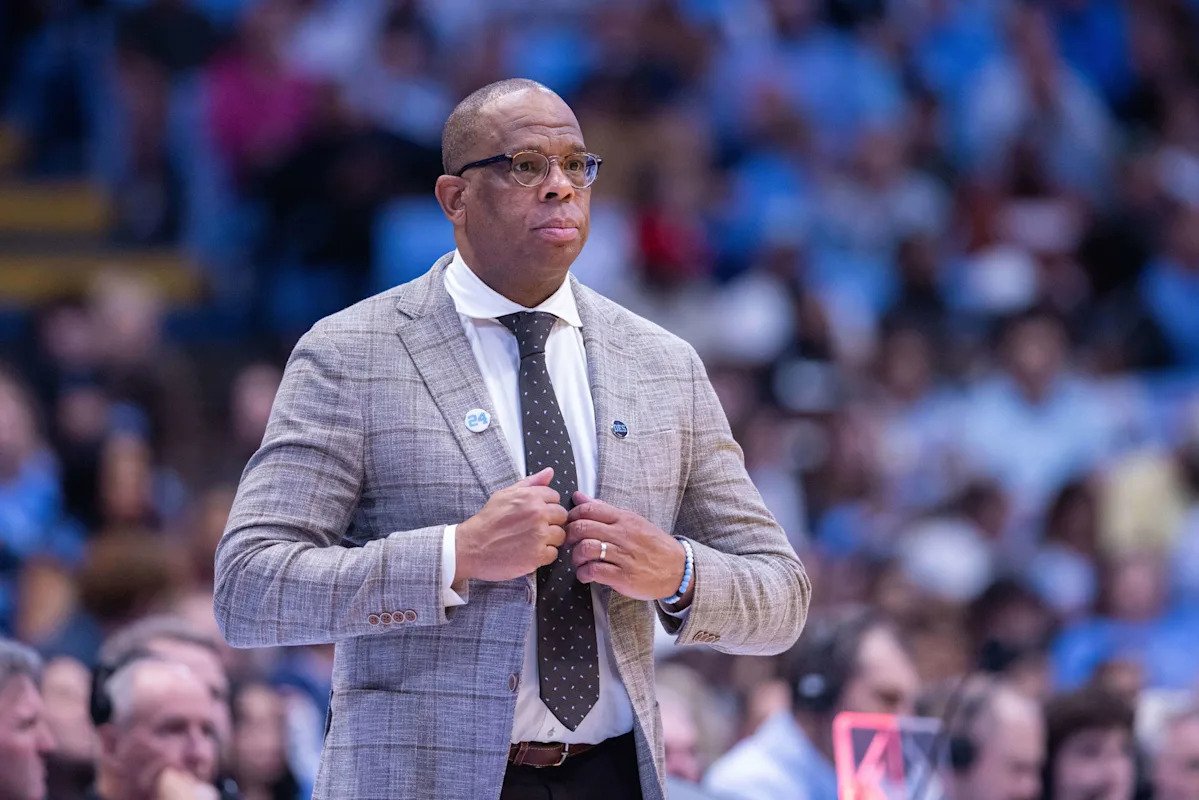 Carolina del Norte despide a Hubert Davis tras perder en primera ronda del torneo de la NCAA: “Mi deseo era seguir entrenando”
