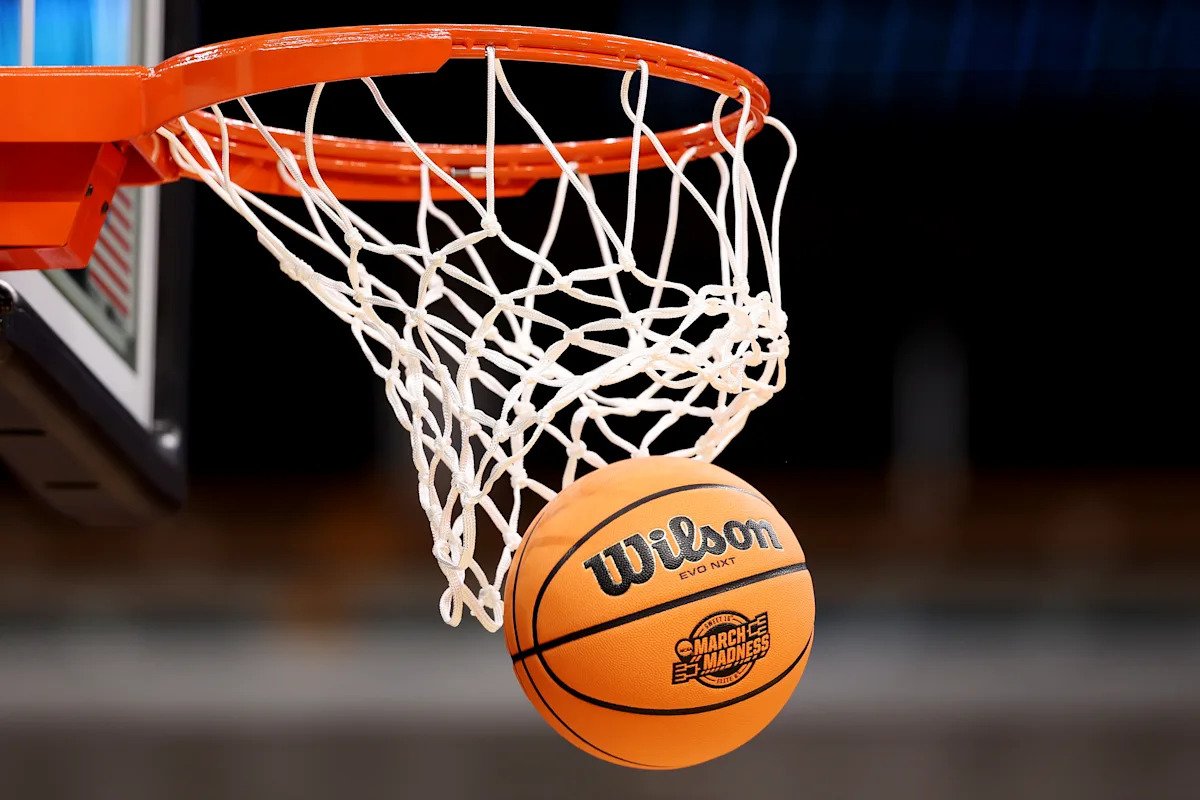 Purdue vs Arizona: Cómo ver el juego Elite 8 March Madness 2026 en el torneo de baloncesto masculino de la NCAA con Sling