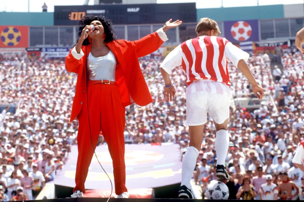 A 75 días del Mundial: Cuando Diana Ross falló un penal en el Soldier Field