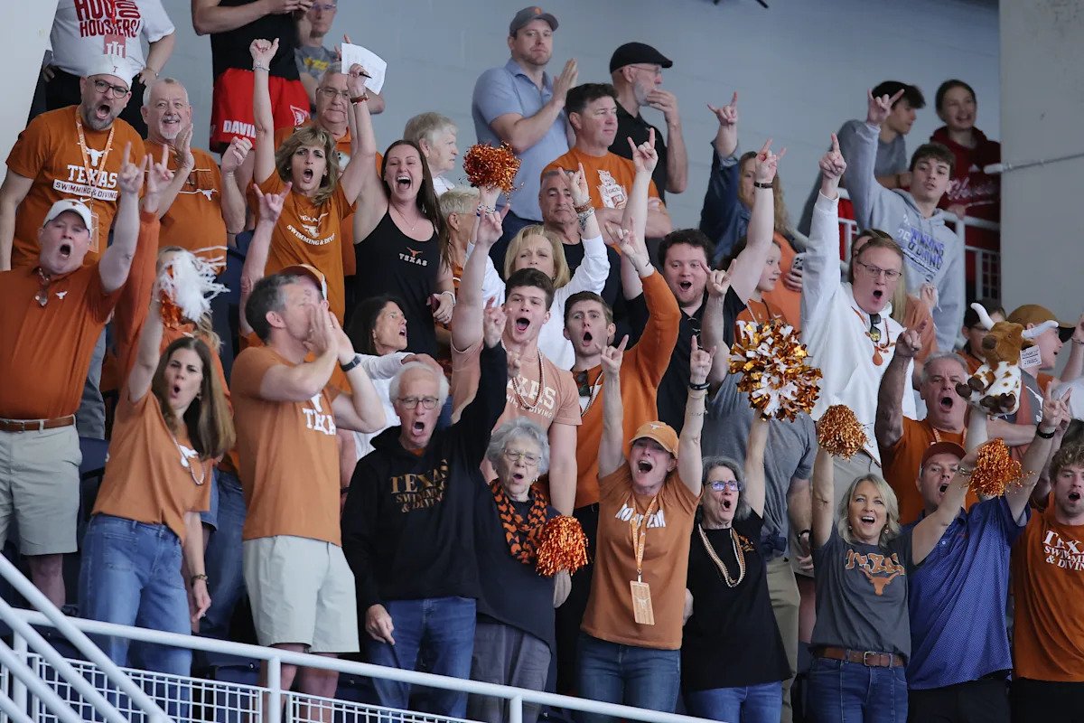 Texas gana campeonatos consecutivos de la NCAA en natación y clavados masculinos