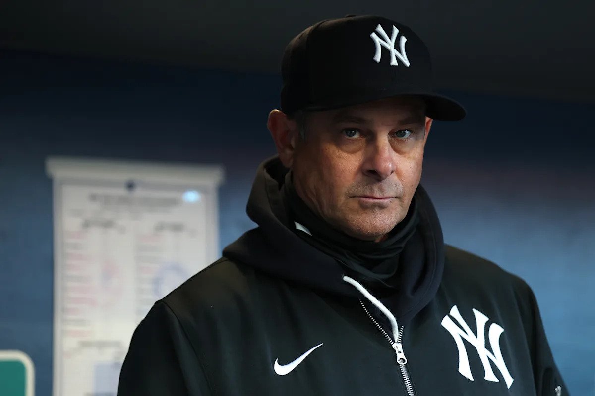 Los Yankees negaron correctamente 5 llamadas perdidas consecutivas en la derrota ante los Marineros; Aaron Boone y el árbitro Mike Estabrook intercambian palabras