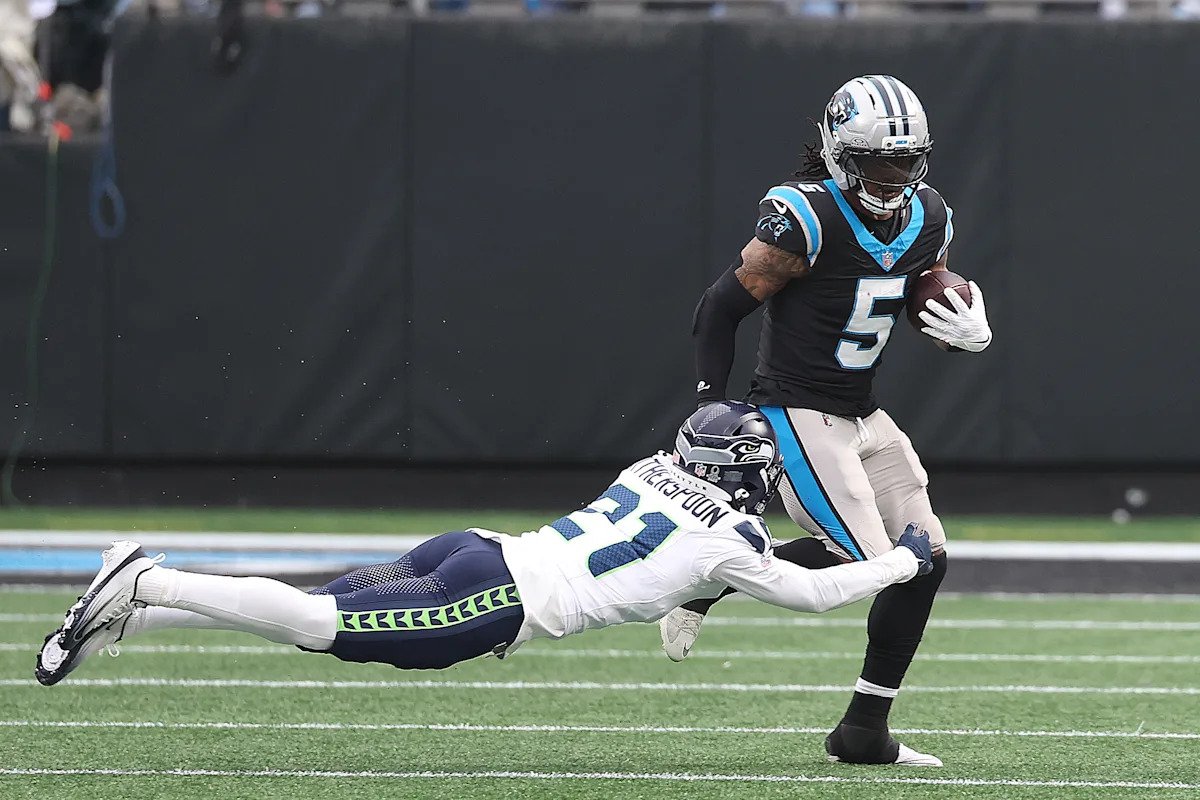 Los Steelers firman al ex destacado corredor de los Panthers, Rico Dowdle, con un contrato de dos años