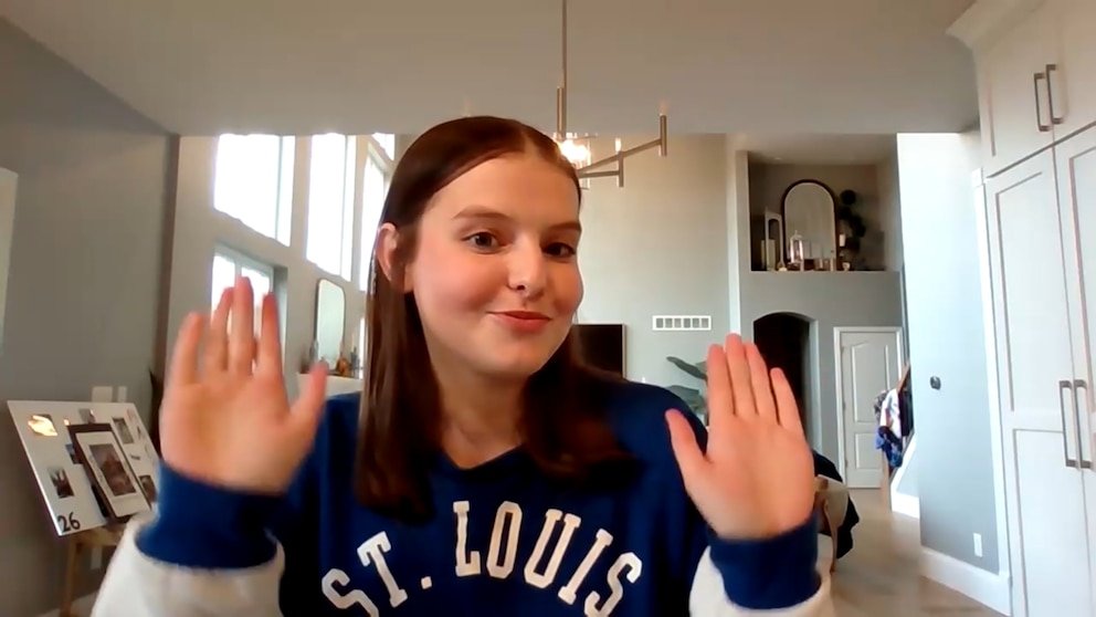 MIRAR: Adolescente vuelve a ser porrista después de recibir su segunda oportunidad en la vida