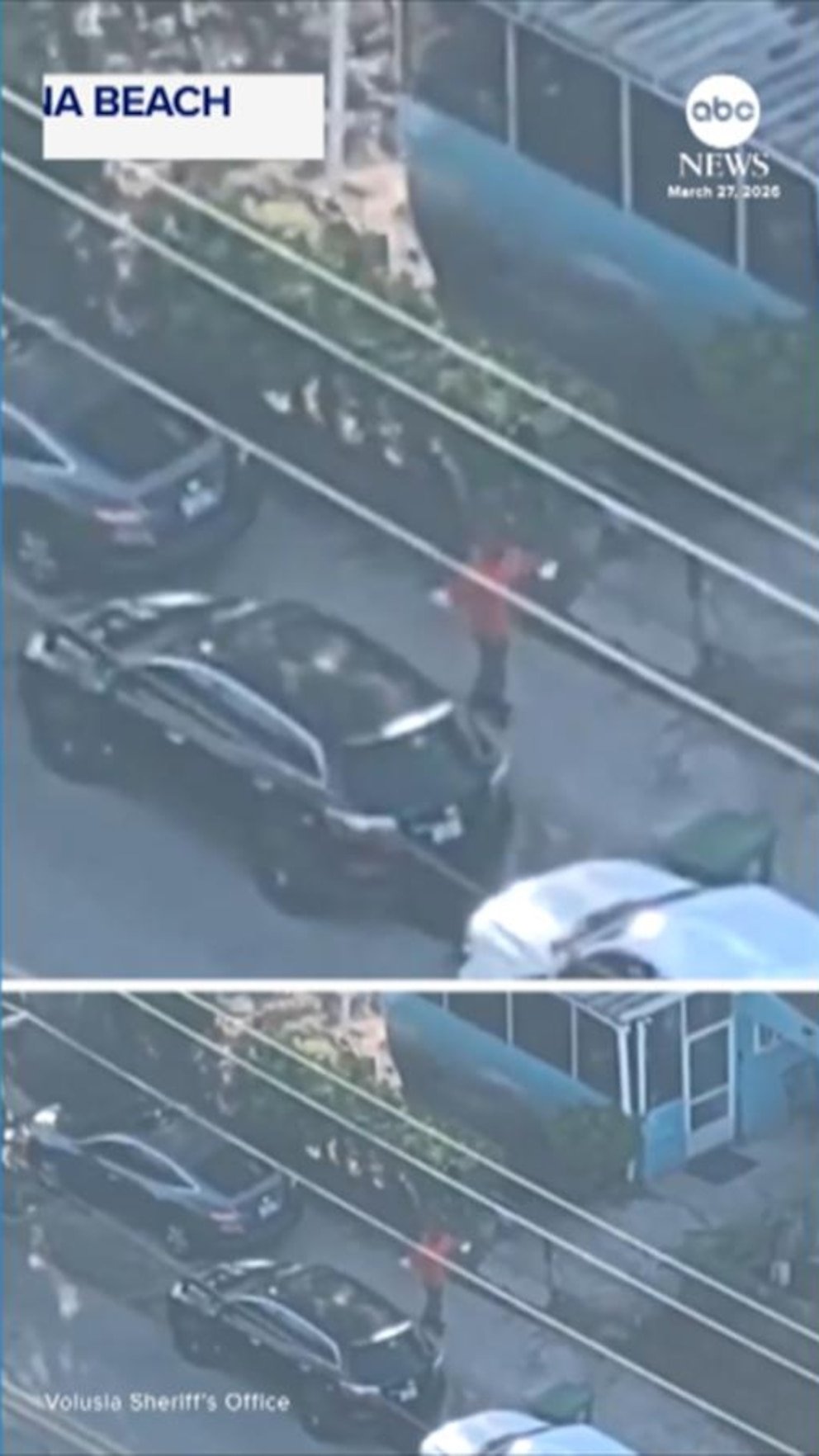 Video Un presunto narcotraficante es alcanzado por una bolsa voladora de cocaína cuando llegan los agentes