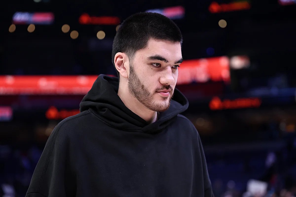 Grizzlies C Zach Edey estará fuera por el resto de la temporada después de someterse a una cirugía de tobillo