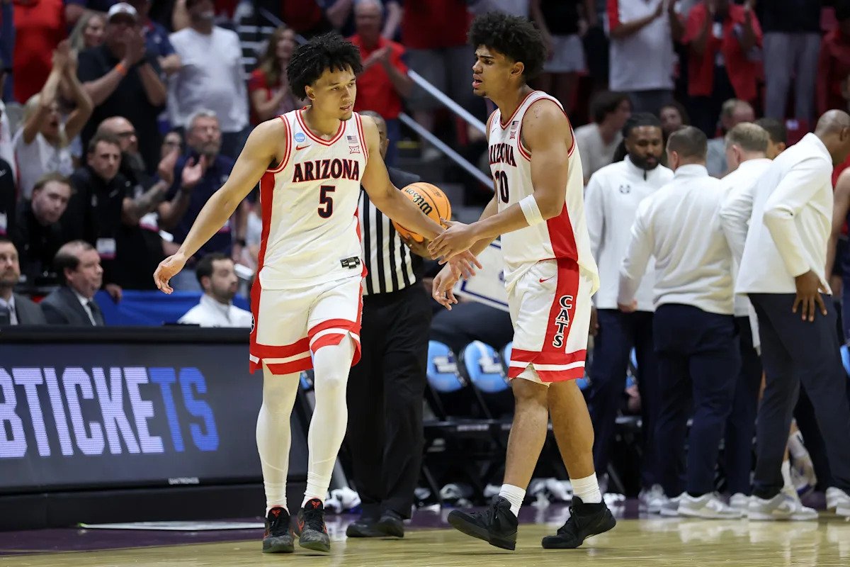 El No. 1 Arizona se hace cargo del negocio contra el No. 9 Utah State y avanza al Sweet 16