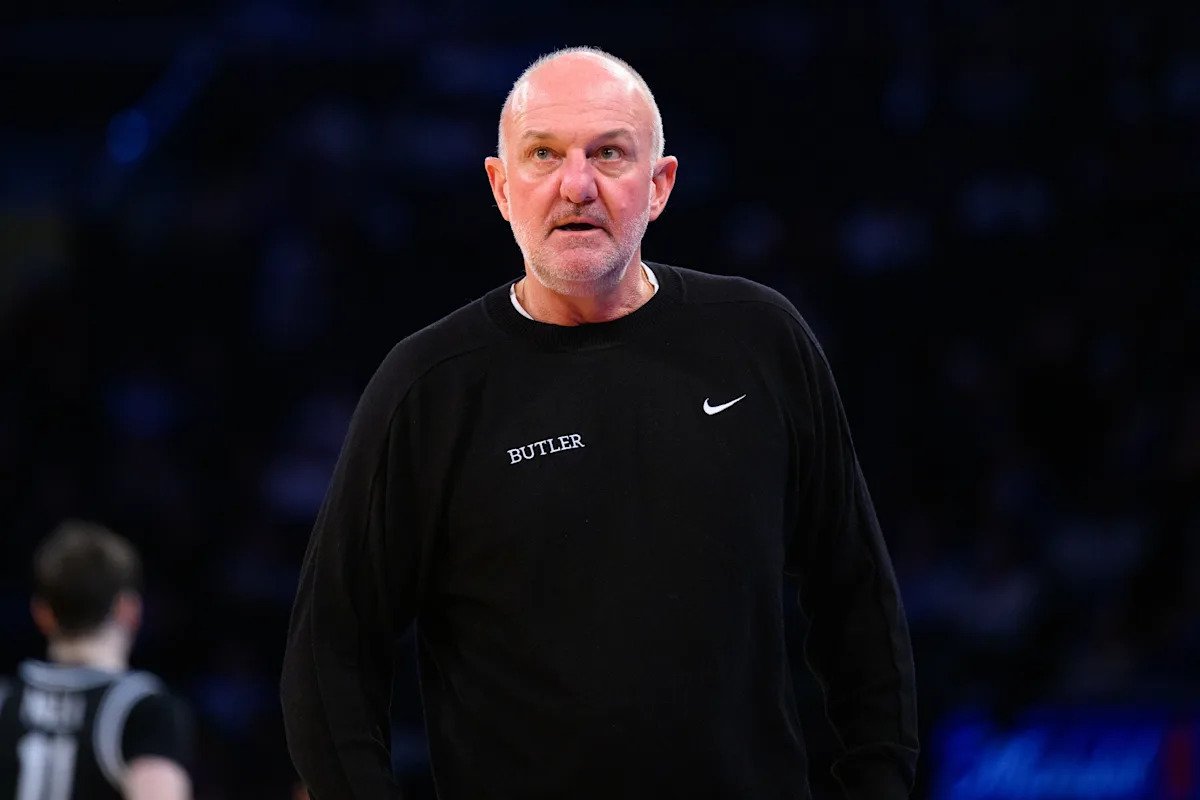 El entrenador de baloncesto masculino de Butler, Thad Matta, se retira