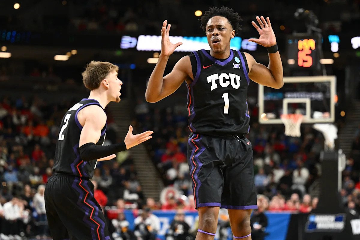 March Madness ofrece sorpresas: persiguiendo grupos rotos del torneo de la NCAA mientras TCU derrota a Ohio State