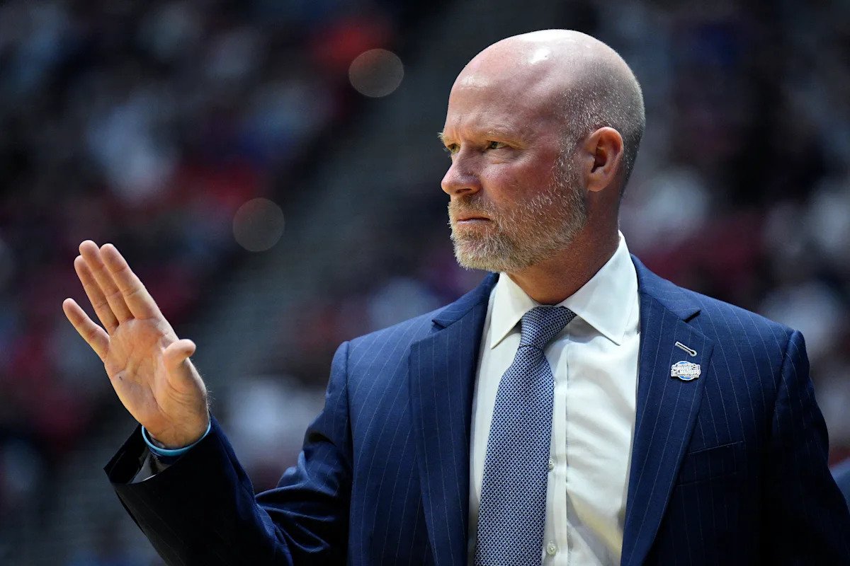 El entrenador de Villanova dice que despedirá a su personal a mitad del juego por la derrota ante Utah State durante una entrevista para el torneo de la NCAA