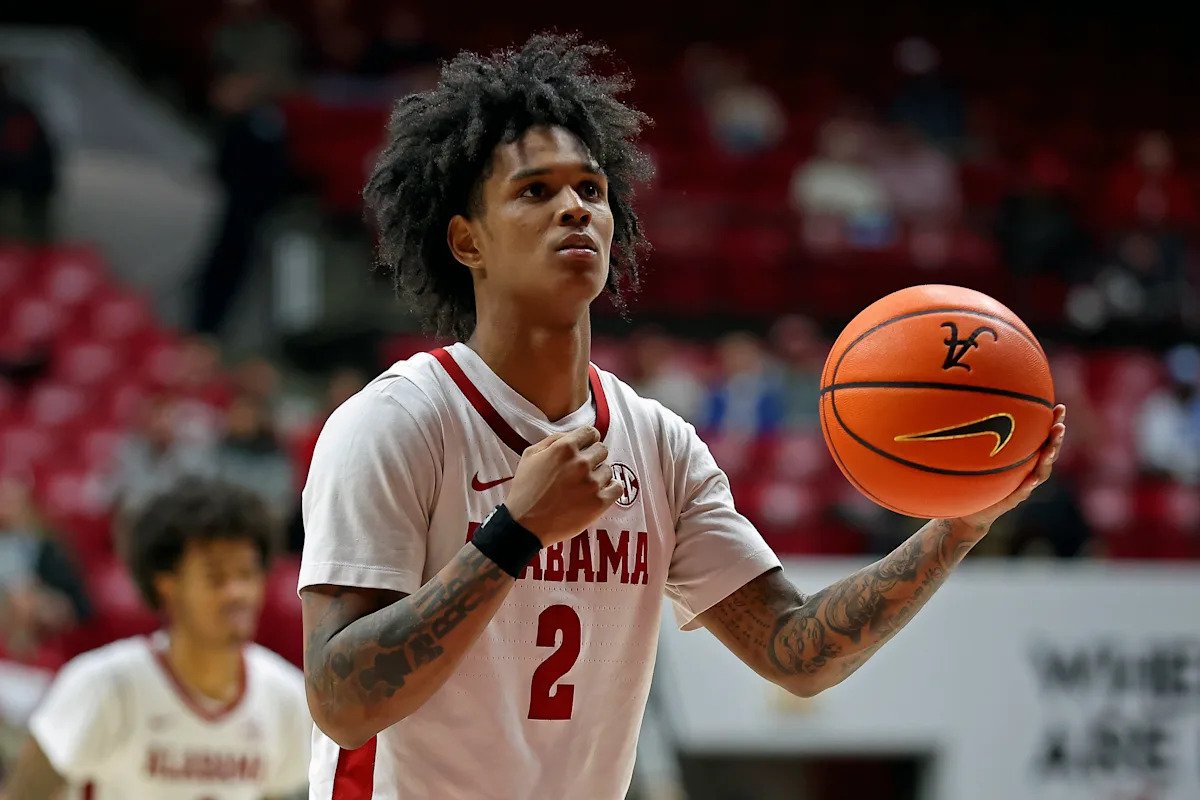 La corte concede a Aden Holloway autorización para viajar, pero se desconoce el estatus del escolta de Alabama para el Torneo de la NCAA