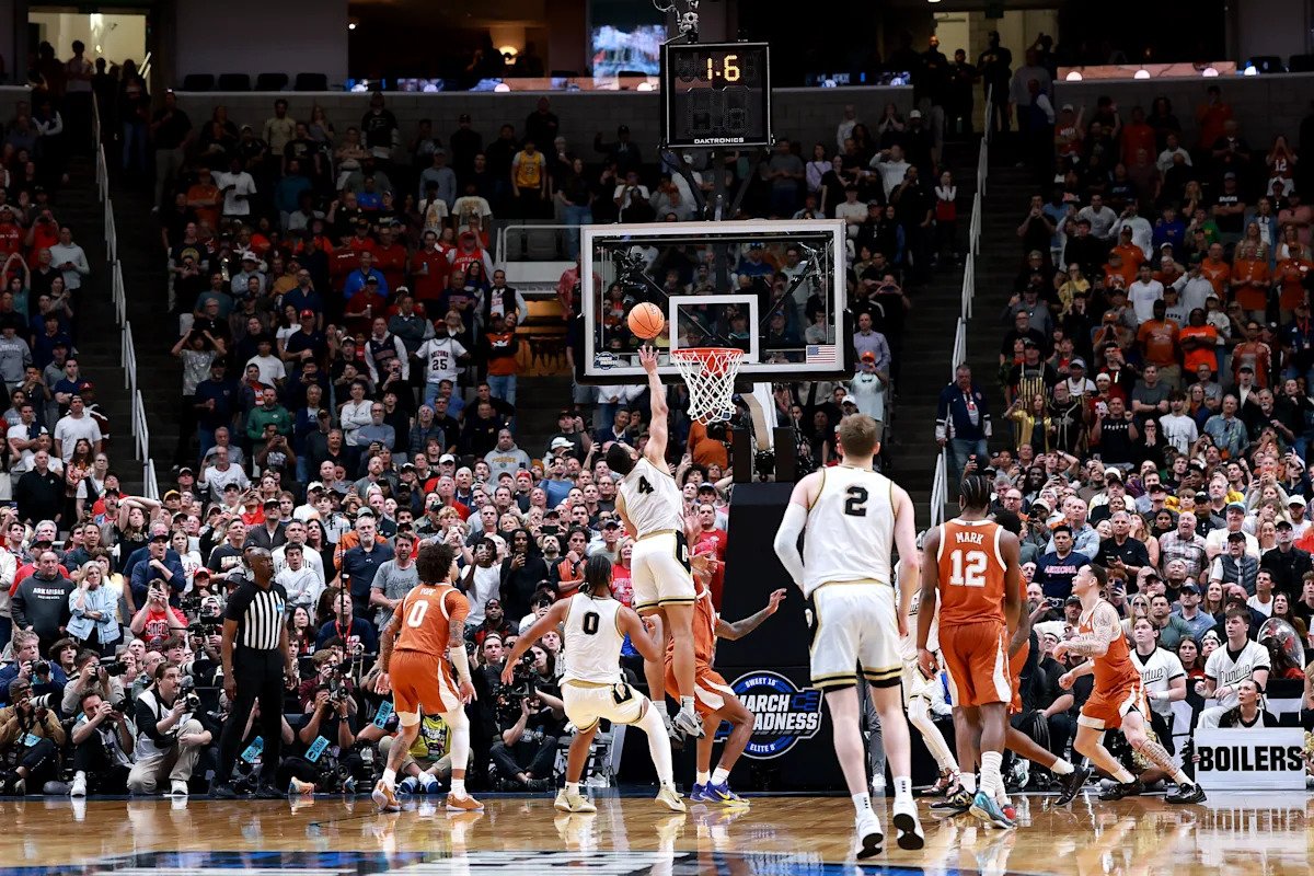 El retroceso de Trey Kaufman-Renn con menos de un segundo restante le da a Purdue una victoria de Sweet 16 sobre Texas
