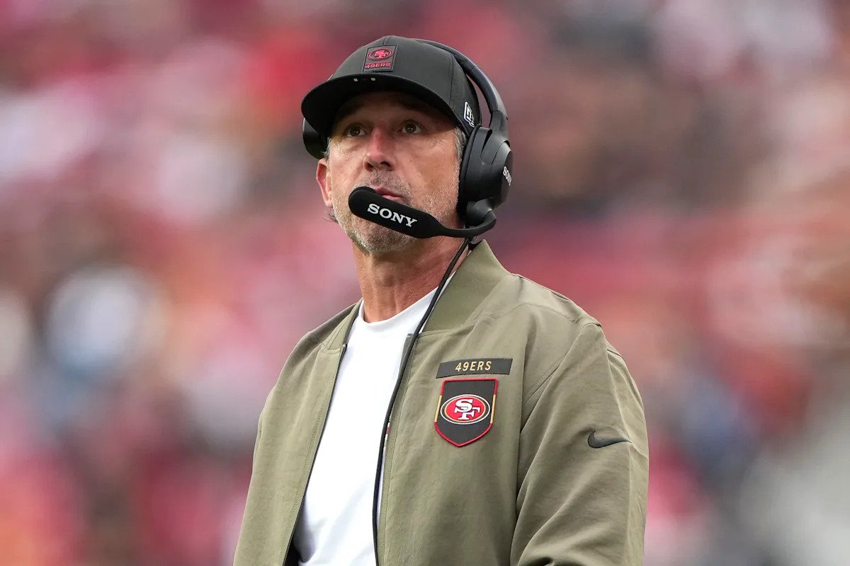 El entrenador de los 49ers, Kyle Shanahan, no está entusiasmado con la apertura de la temporada 2026 en Australia: “Nos ocuparemos de ello”