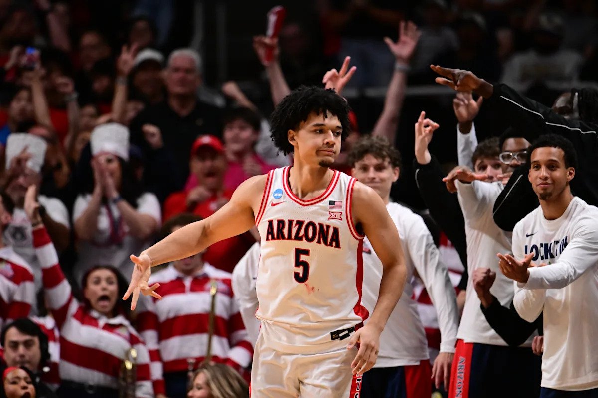 El No. 1 Arizona reserva su primera aparición en la Final Four en 25 años con una victoria 79-64 Elite 8 sobre el No. 2 Purdue