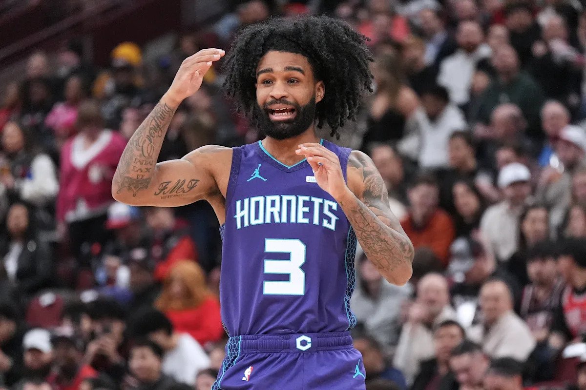 Los Hornets ganan por cuarta temporada consecutiva, Coby White anota 20 puntos en su debut en casa en la victoria por 109-93 sobre los Trail Blazers
