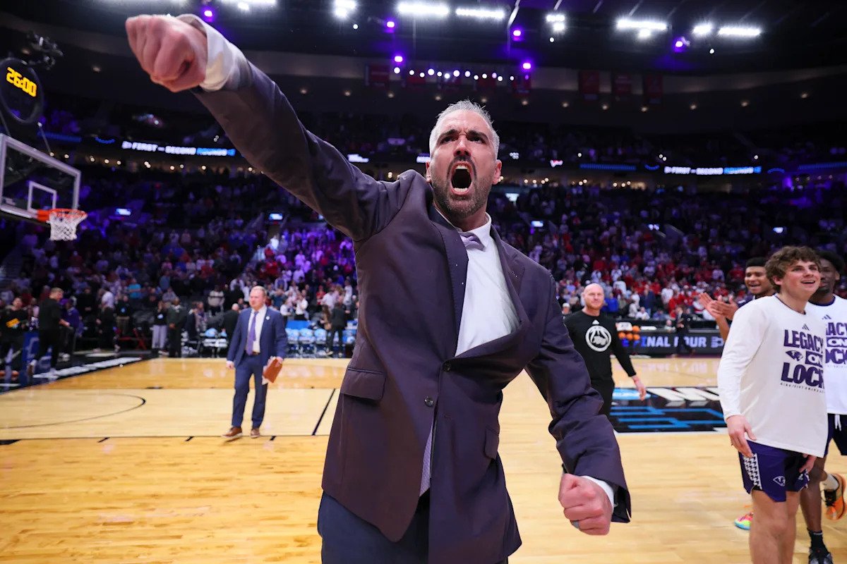 El entrenador de High Point, Flynn Clayman, critica la desigualdad de horarios de la clase media después de la derrota en el torneo de la NCAA en Wisconsin: “Nadie jugaría contra nosotros”